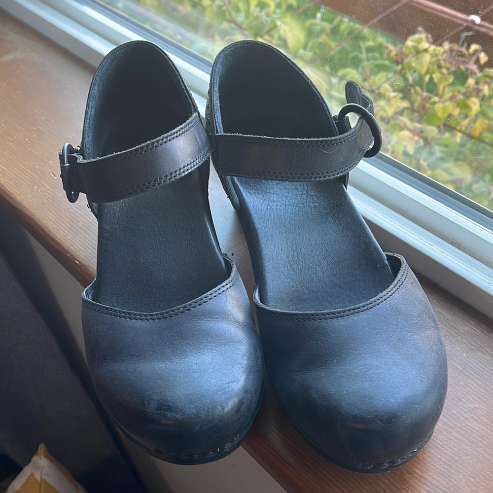 Black Danskos
